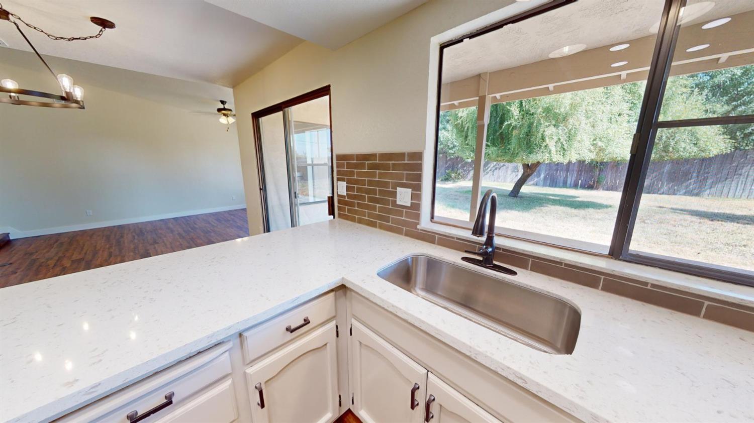 Detail Gallery Image 5 of 48 For 131 Birchwood St, Manteca,  CA 95336 - 3 Beds | 2 Baths