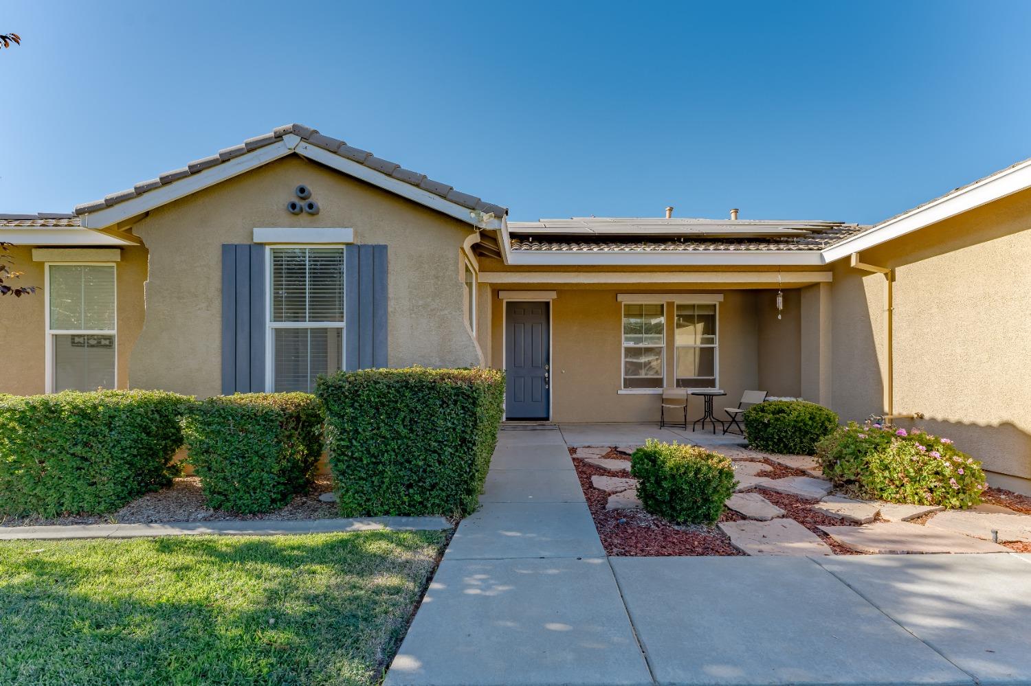 Detail Gallery Image 1 of 1 For 1059 Broken Spur Way, Plumas Lake,  CA 95961 - 5 Beds | 2 Baths