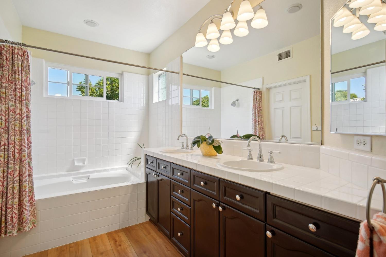 Detail Gallery Image 9 of 18 For 2807 Diavila Ct, Pleasanton,  CA 94588 - 3 Beds | 2/1 Baths