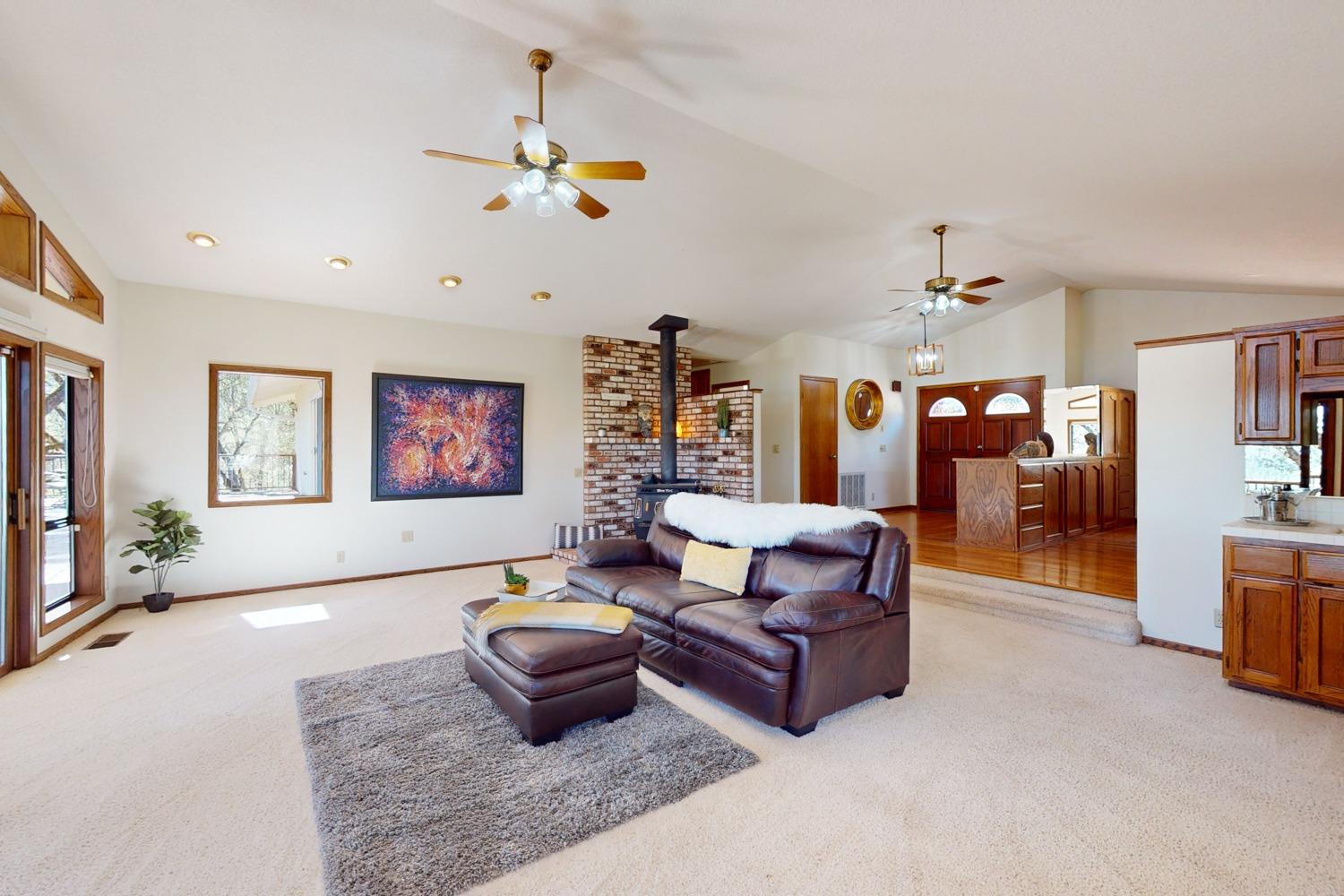 Detail Gallery Image 9 of 69 For 13710 Oakknoll Ct, Penn Valley,  CA 95946 - 3 Beds | 2/1 Baths