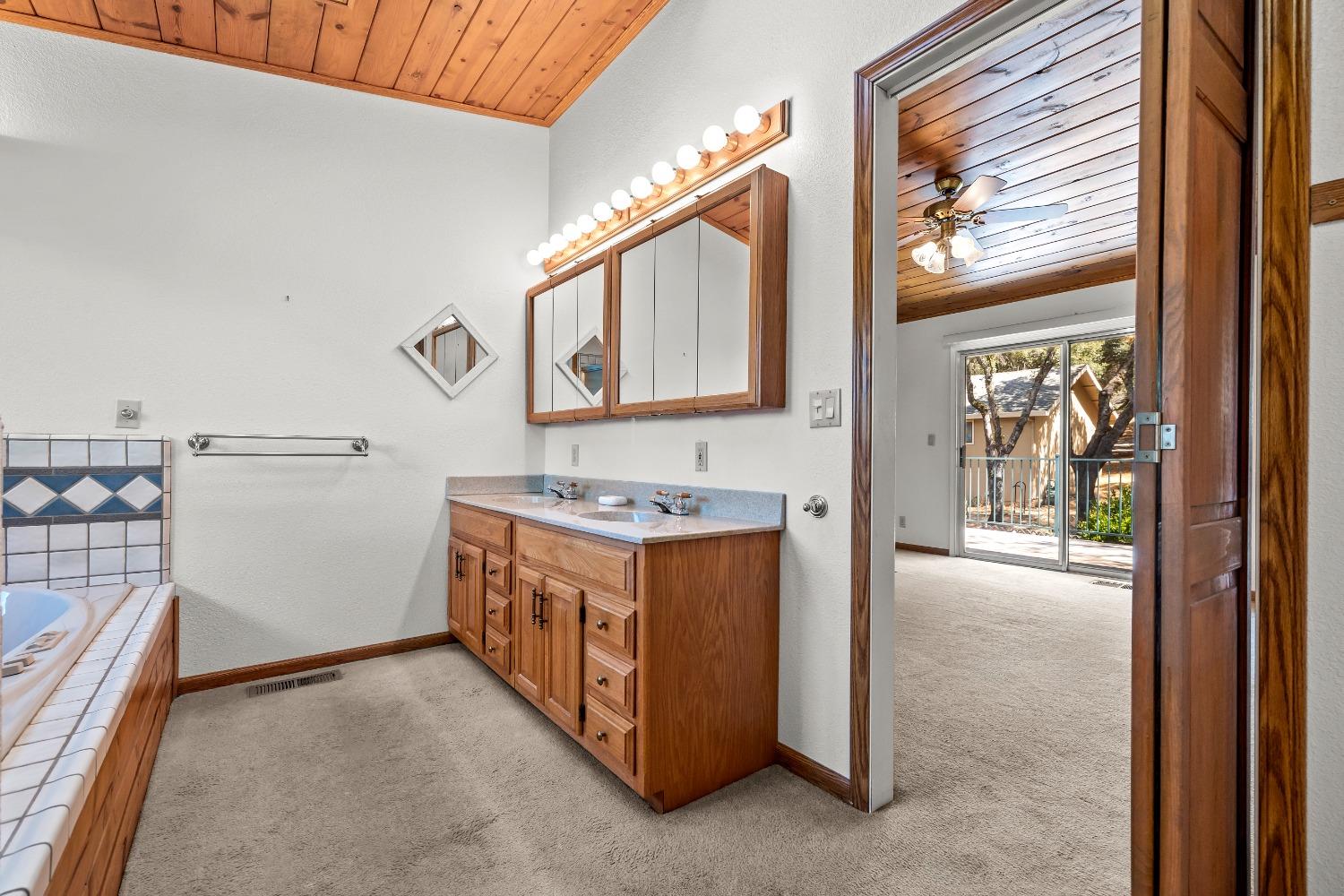 Rolling Hills Court, Auburn, California image 17