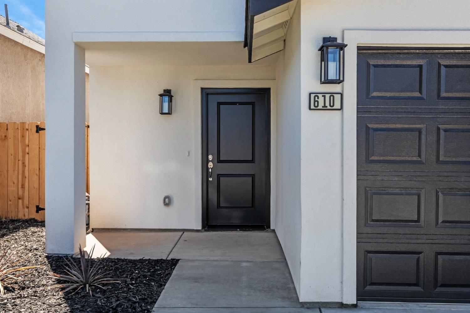 Detail Gallery Image 2 of 27 For 610 E Anderson St, Stockton,  CA 95206 - 4 Beds | 2 Baths