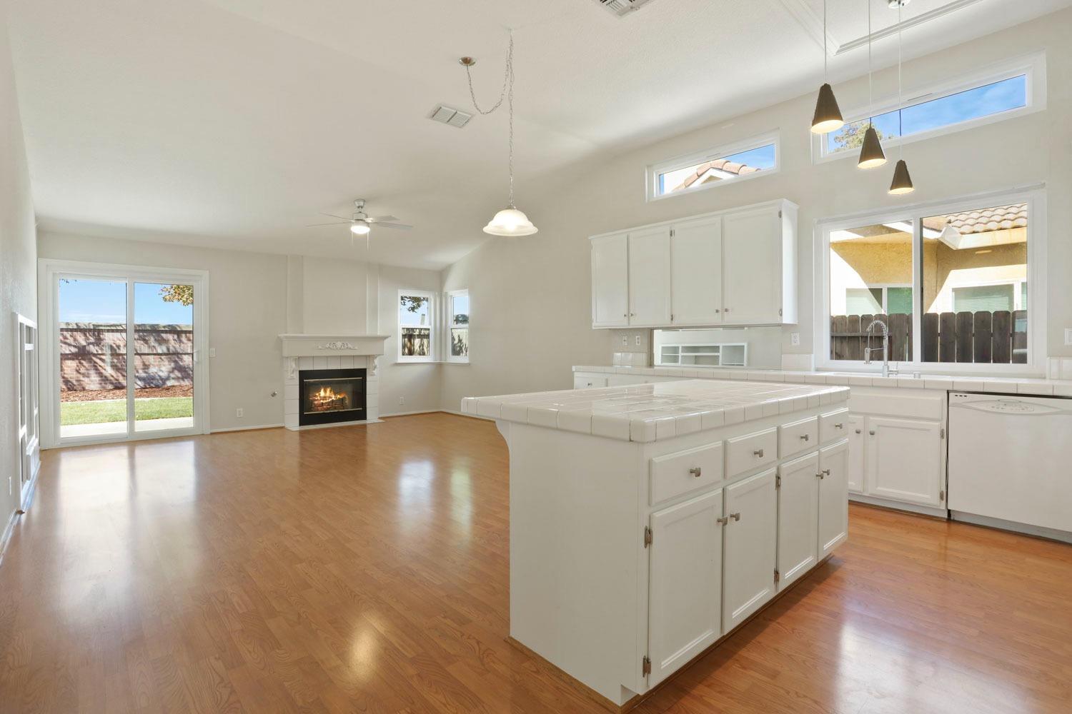 Detail Gallery Image 12 of 33 For 10853 Fire Island Cir, Stockton,  CA 95209 - 4 Beds | 2 Baths