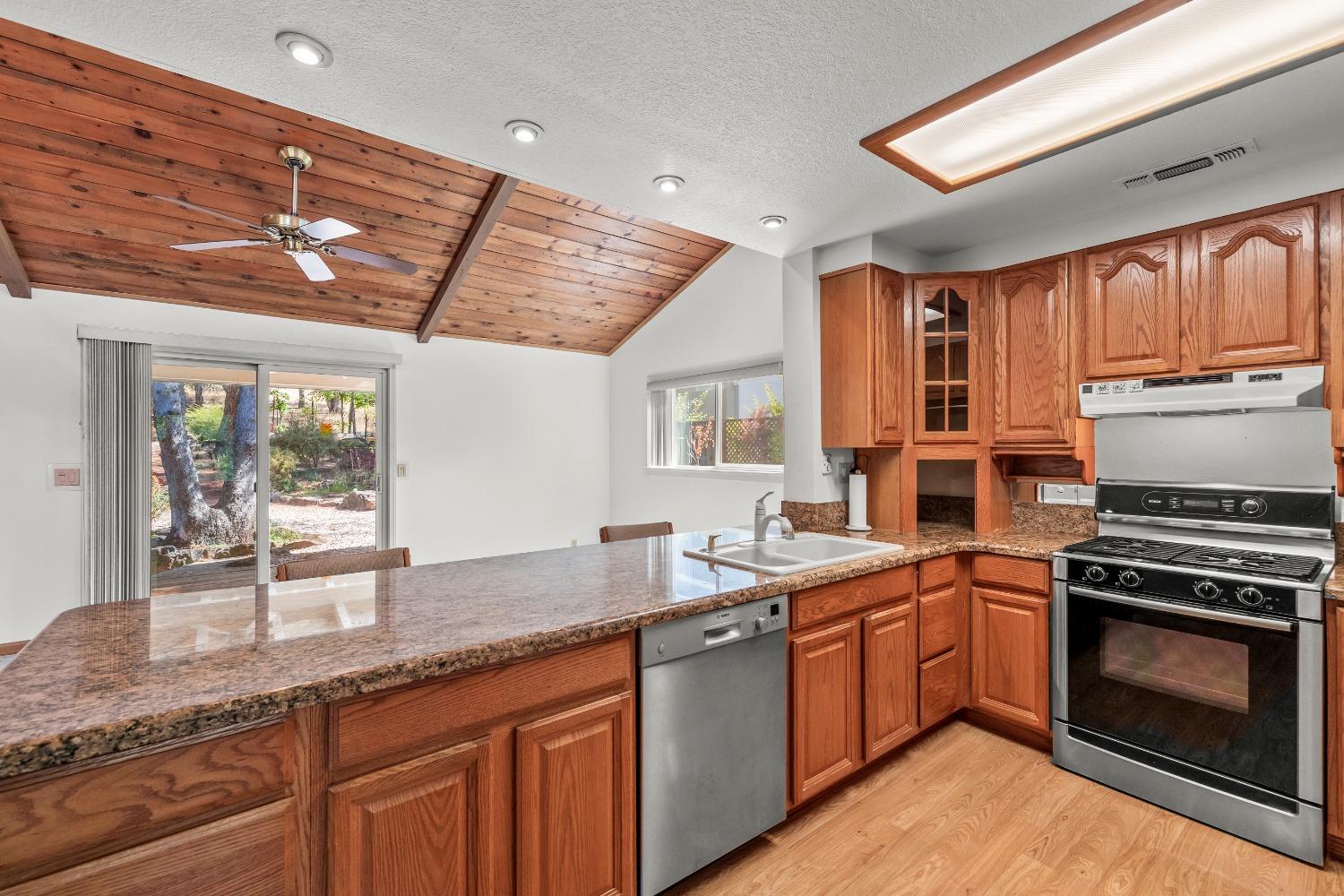Rolling Hills Court, Auburn, California image 7