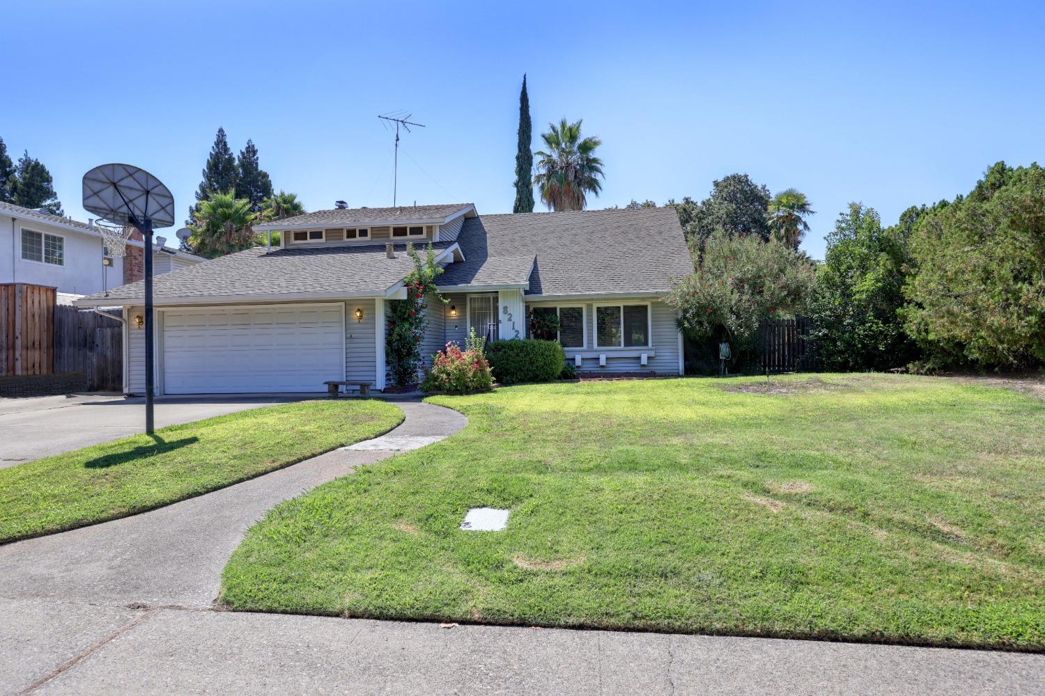 Detail Gallery Image 1 of 1 For 8212 Moss Oak Ave, Citrus Heights,  CA 95610 - 5 Beds | 3 Baths