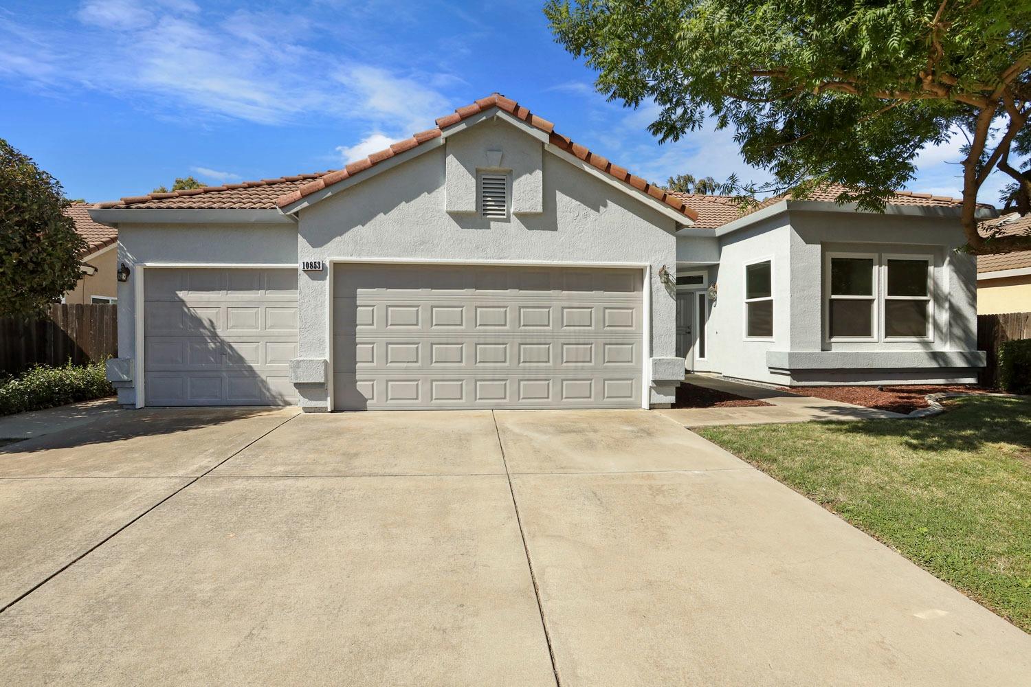 Detail Gallery Image 1 of 33 For 10853 Fire Island Cir, Stockton,  CA 95209 - 4 Beds | 2 Baths