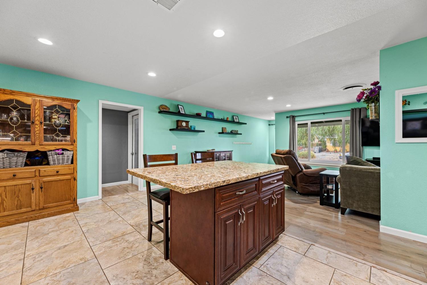 Detail Gallery Image 20 of 51 For 1969 Middleberry Rd, Sacramento,  CA 95815 - 4 Beds | 2 Baths