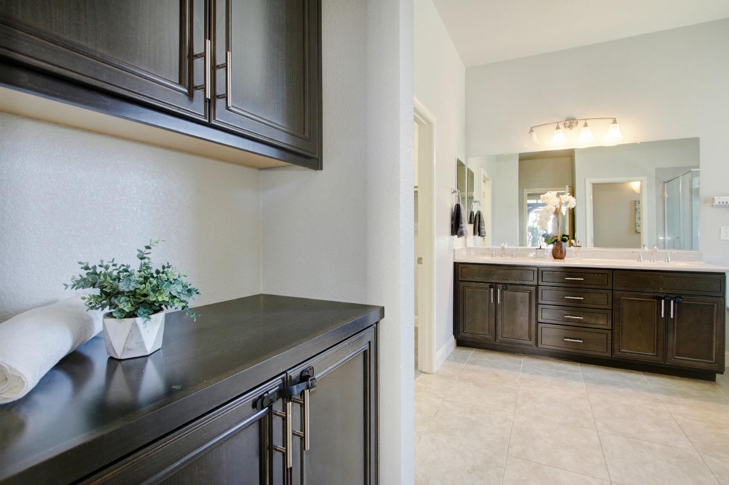 Detail Gallery Image 37 of 73 For 1093 Dimaggio Way, Galt,  CA 95632 - 5 Beds | 2/1 Baths