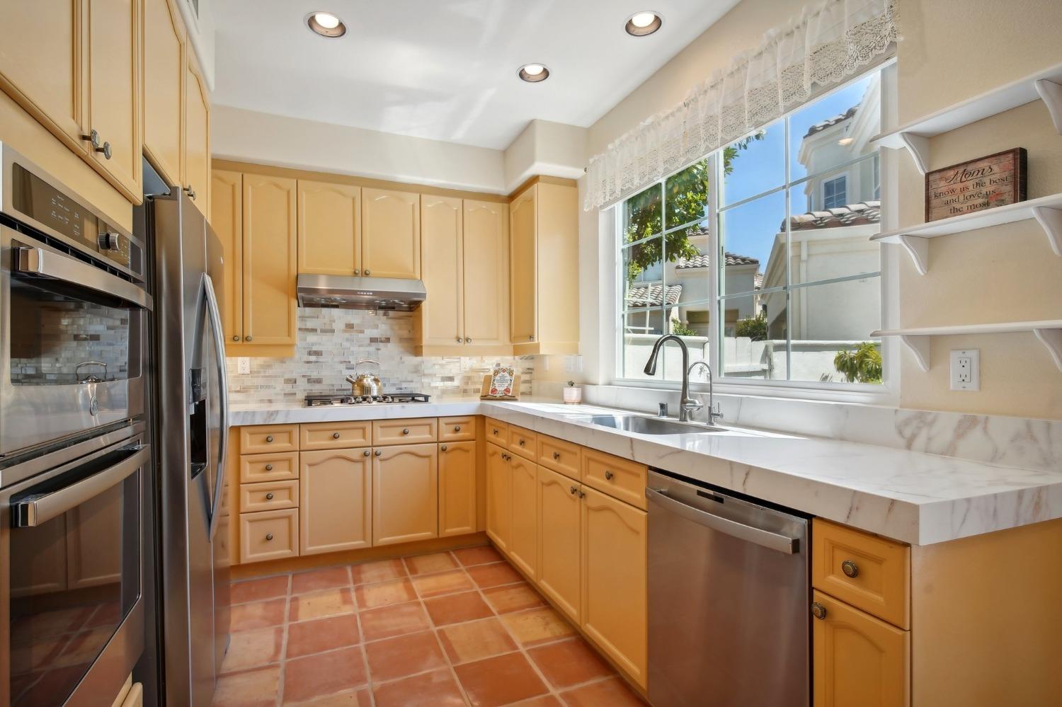 Detail Gallery Image 7 of 18 For 2807 Diavila Ct, Pleasanton,  CA 94588 - 3 Beds | 2/1 Baths