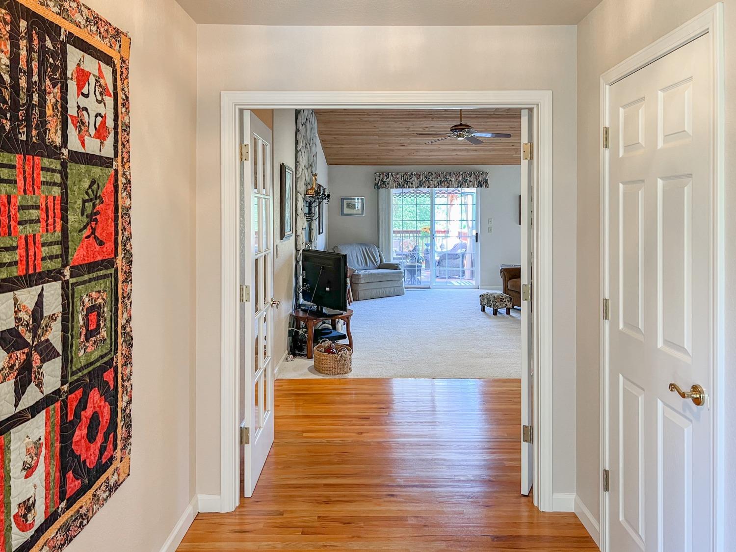 Detail Gallery Image 10 of 48 For 1681 Pleasant Valley Rd, Placerville,  CA 95667 - 3 Beds | 2/1 Baths