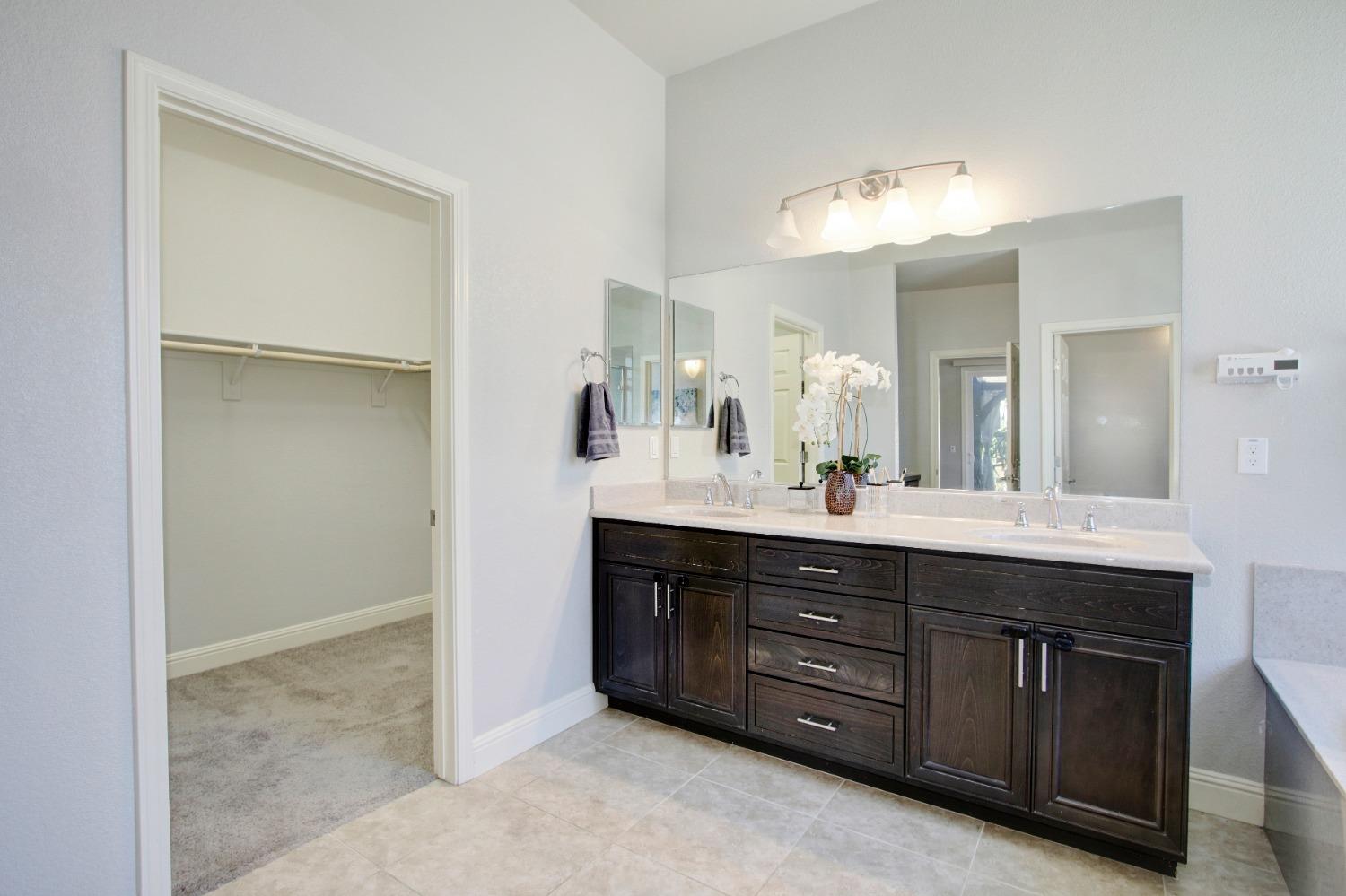 Detail Gallery Image 38 of 73 For 1093 Dimaggio Way, Galt,  CA 95632 - 5 Beds | 2/1 Baths