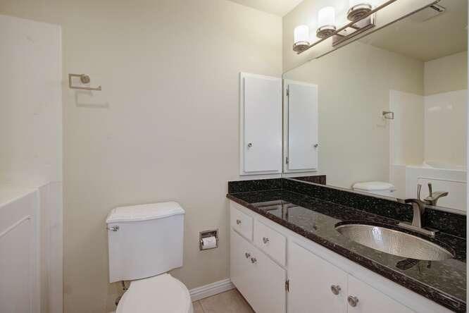 Detail Gallery Image 13 of 37 For 1208 Commons Dr, Sacramento,  CA 95825 - 2 Beds | 2 Baths