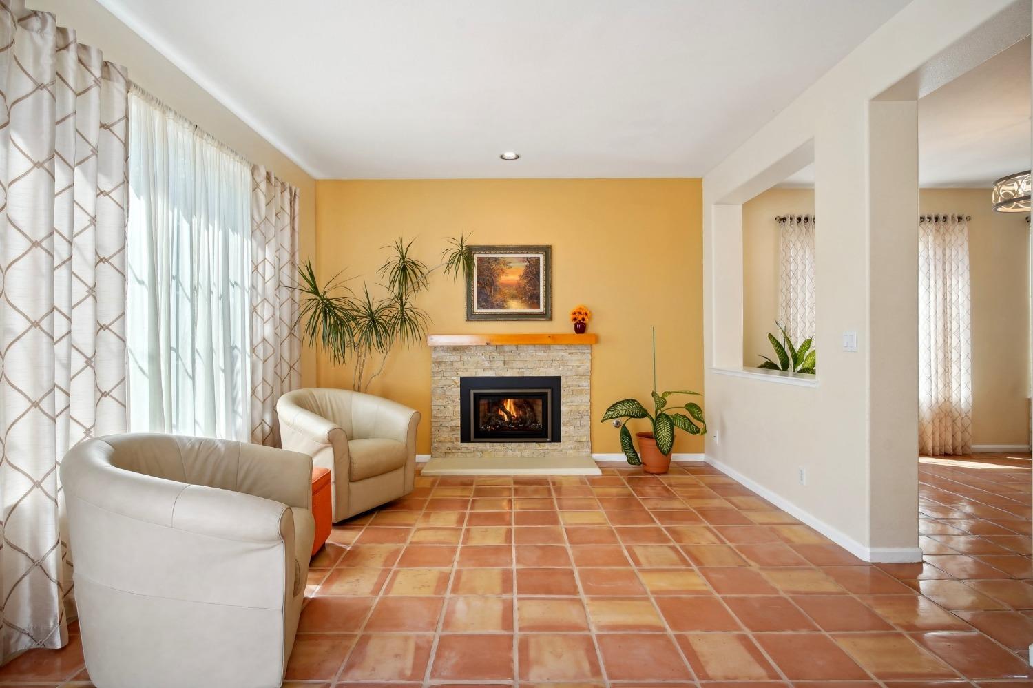 Detail Gallery Image 4 of 18 For 2807 Diavila Ct, Pleasanton,  CA 94588 - 3 Beds | 2/1 Baths