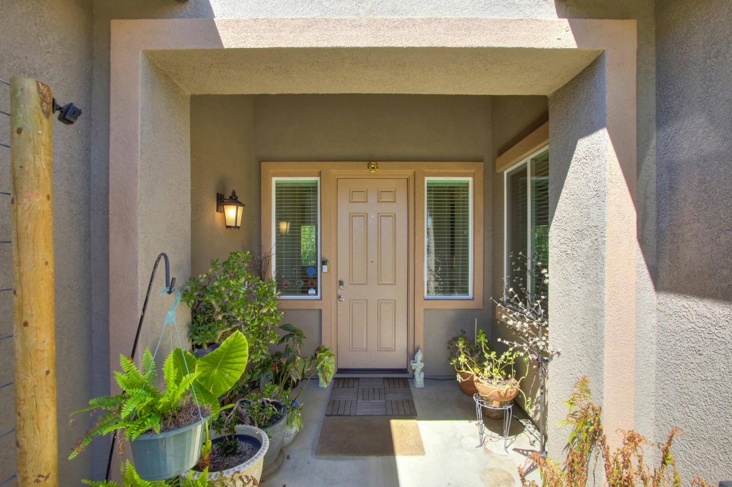 Detail Gallery Image 7 of 73 For 1093 Dimaggio Way, Galt,  CA 95632 - 5 Beds | 2/1 Baths