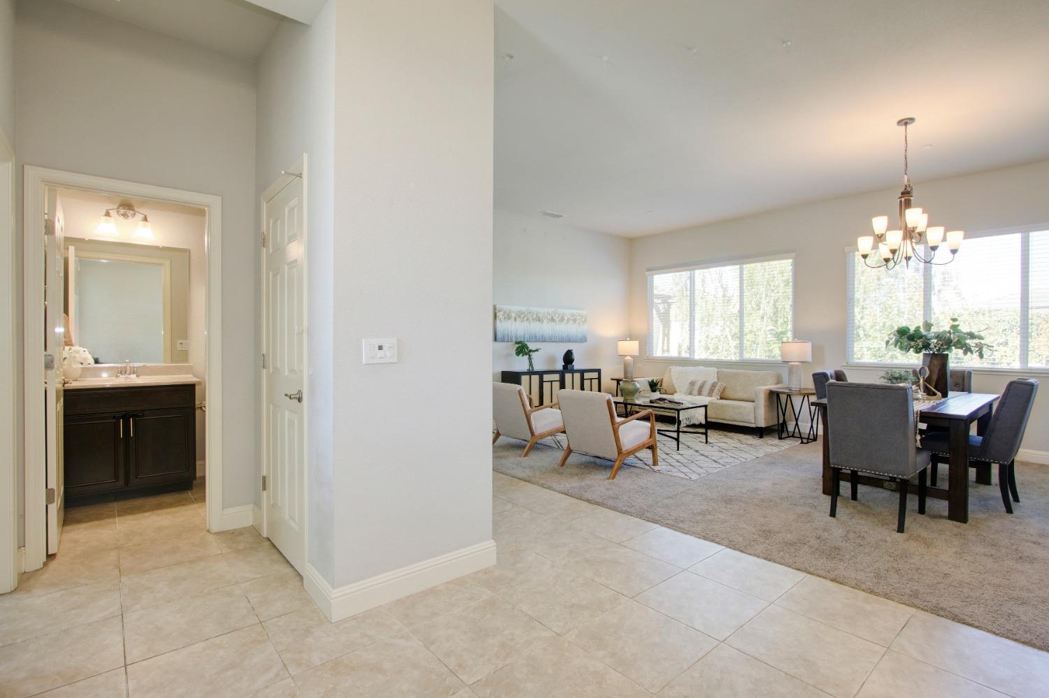 Detail Gallery Image 10 of 73 For 1093 Dimaggio Way, Galt,  CA 95632 - 5 Beds | 2/1 Baths