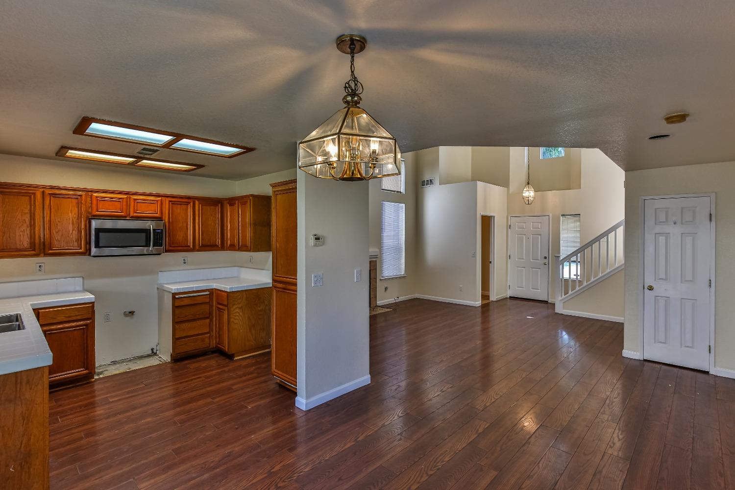 Detail Gallery Image 7 of 43 For 5631 Vintage Cir, Stockton,  CA 95219 - 3 Beds | 2/1 Baths