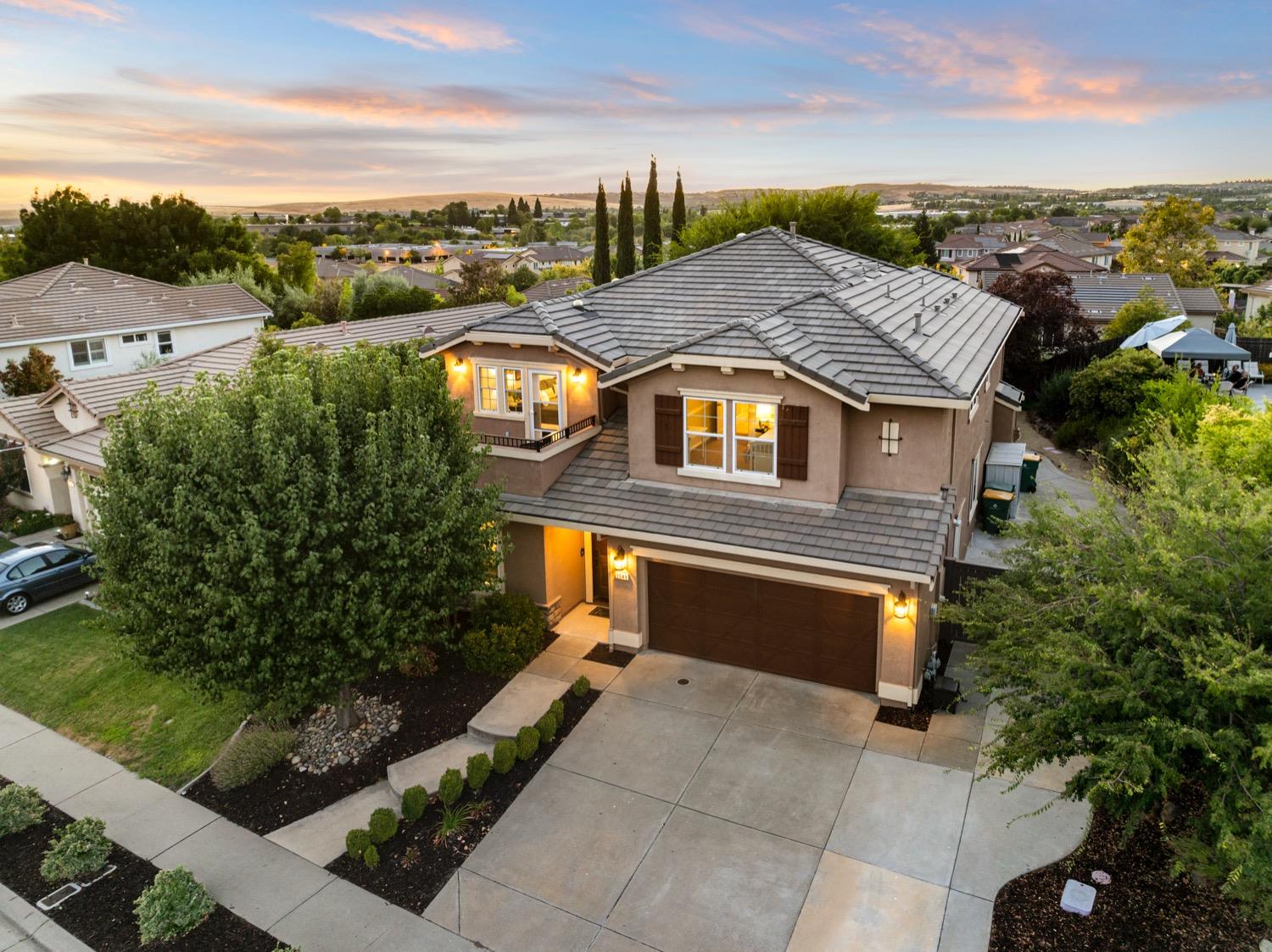 Detail Gallery Image 2 of 67 For 2049 Larkstone Pl, El Dorado Hills,  CA 95762 - 5 Beds | 3 Baths