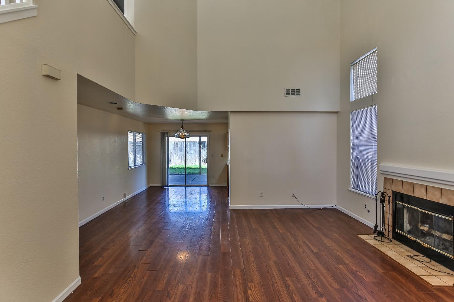 Detail Gallery Image 9 of 43 For 5631 Vintage Cir, Stockton,  CA 95219 - 3 Beds | 2/1 Baths