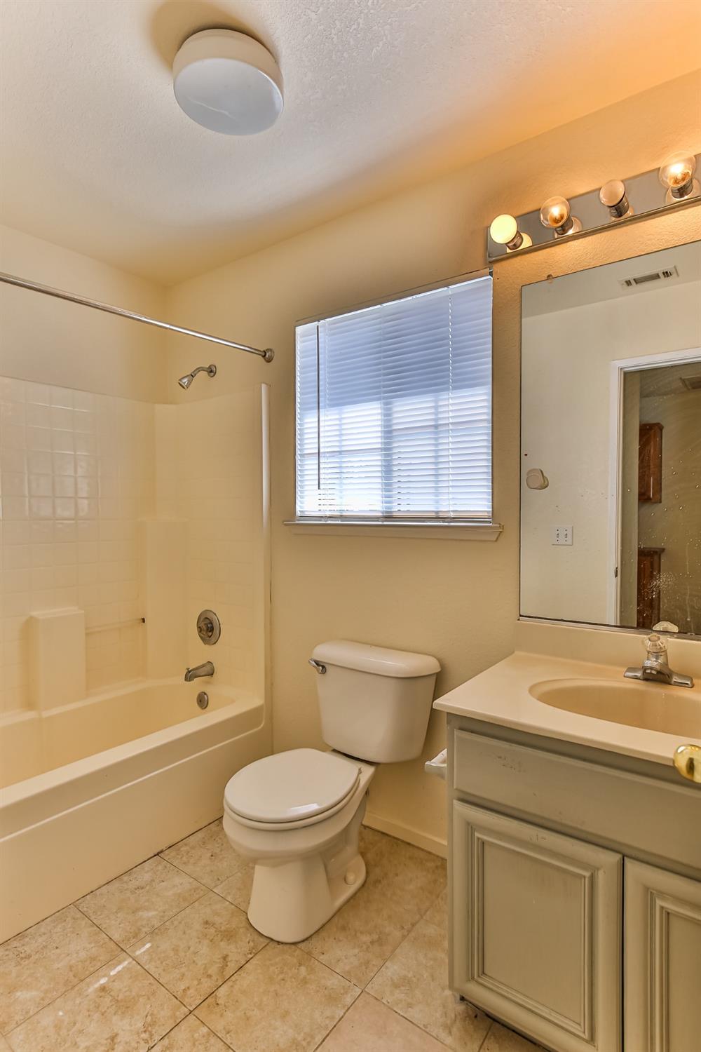 Detail Gallery Image 36 of 43 For 5631 Vintage Cir, Stockton,  CA 95219 - 3 Beds | 2/1 Baths