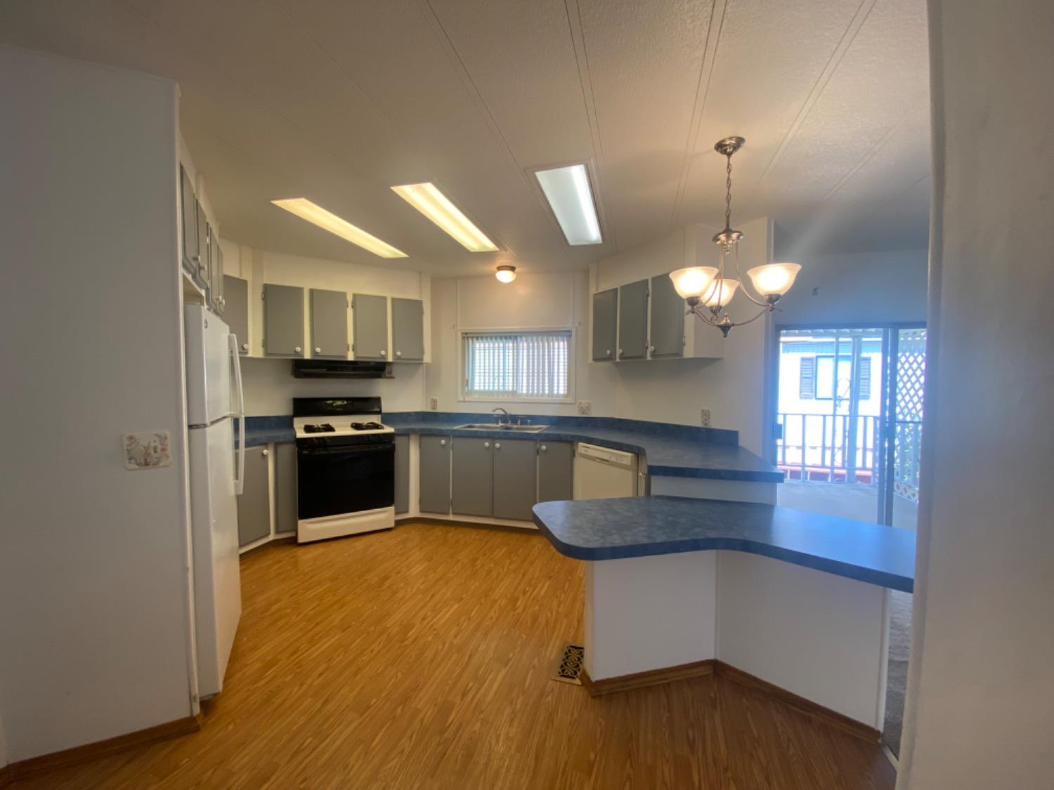 Detail Gallery Image 4 of 16 For 1830 E Yosemite Ave 251, Manteca,  CA 95336 - 2 Beds | 2 Baths