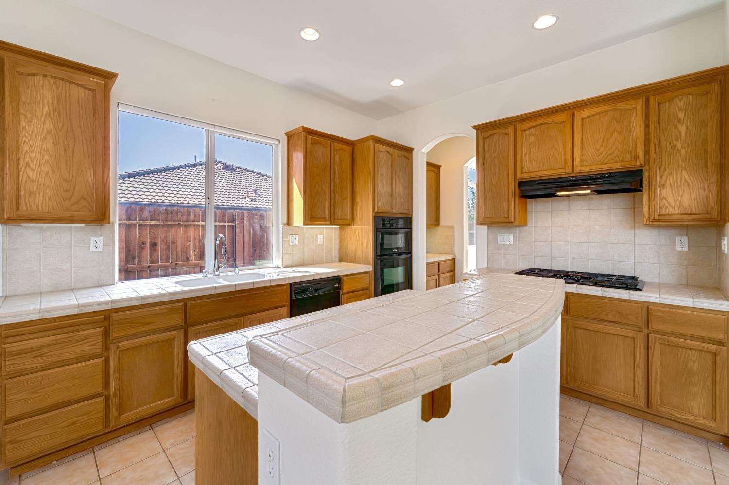 Detail Gallery Image 11 of 42 For 2082 Sebastian Way, Roseville,  CA 95661 - 3 Beds | 2 Baths