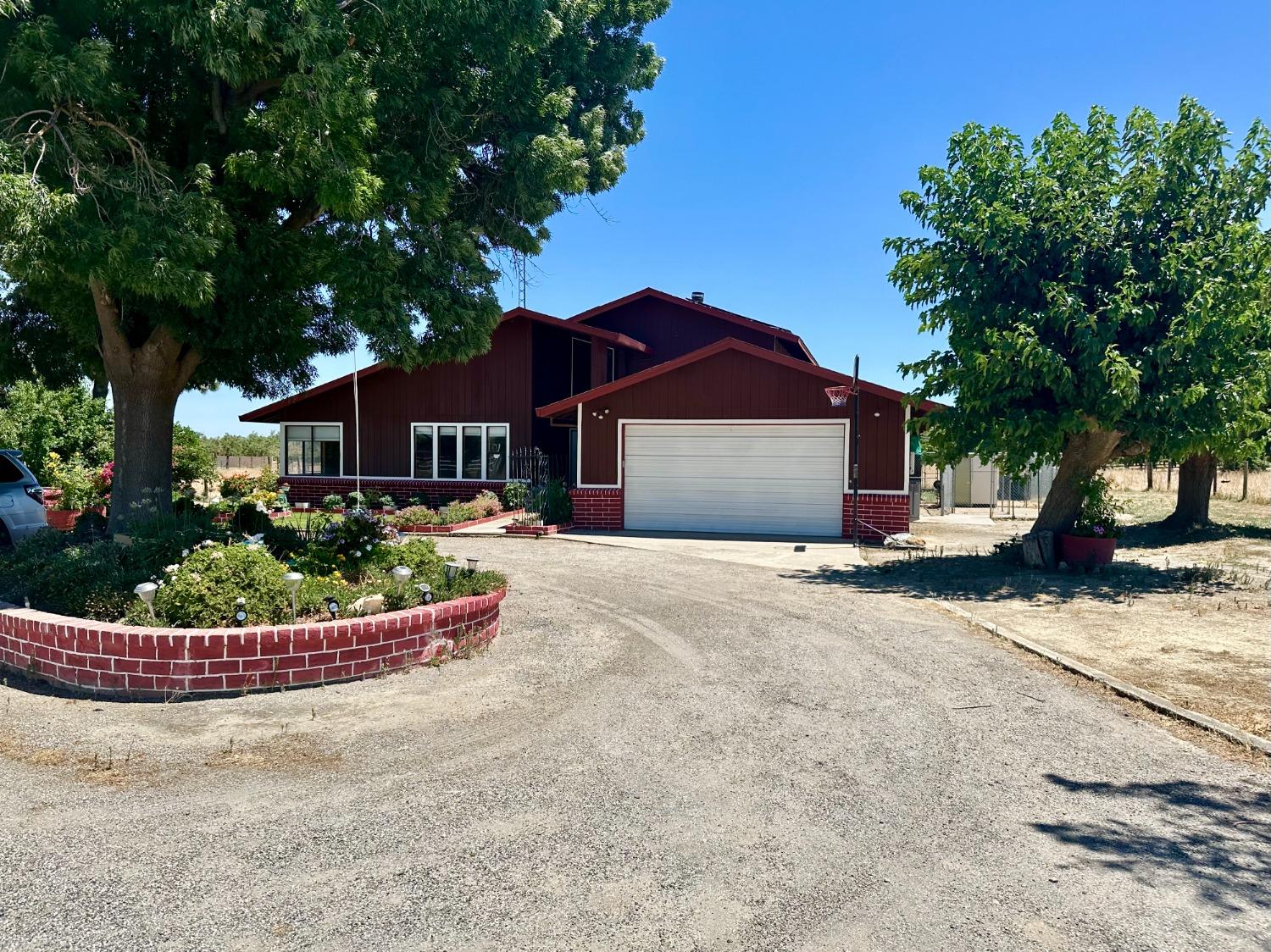 Almond Avenue, Arbuckle, California image 1