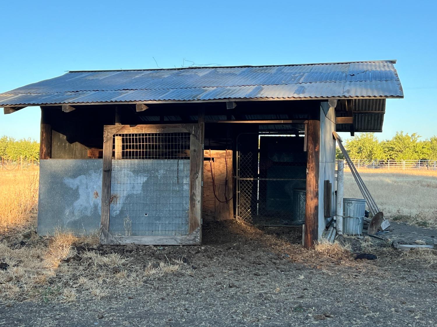 Almond Avenue, Arbuckle, California image 32