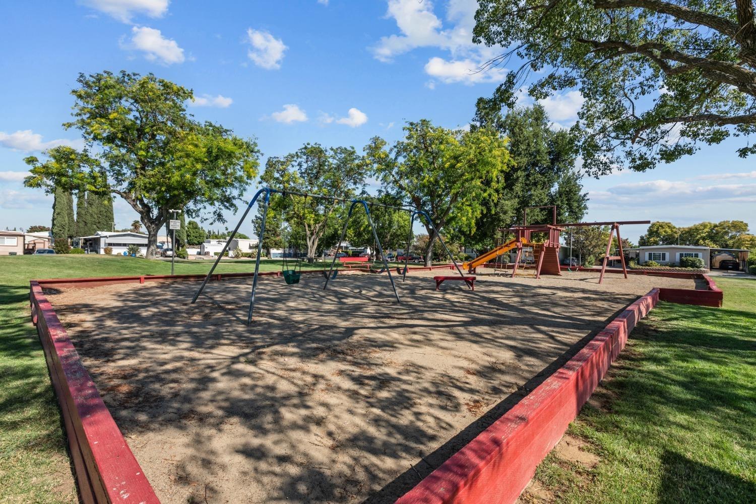 Detail Gallery Image 32 of 34 For 7400 Carondelet Ln, Sacramento,  CA 95828 - 2 Beds | 1 Baths