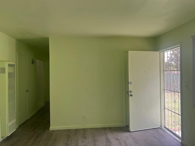 Detail Gallery Image 3 of 10 For 6235 Dias Ave, Sacramento,  CA 95824 - 3 Beds | 1 Baths