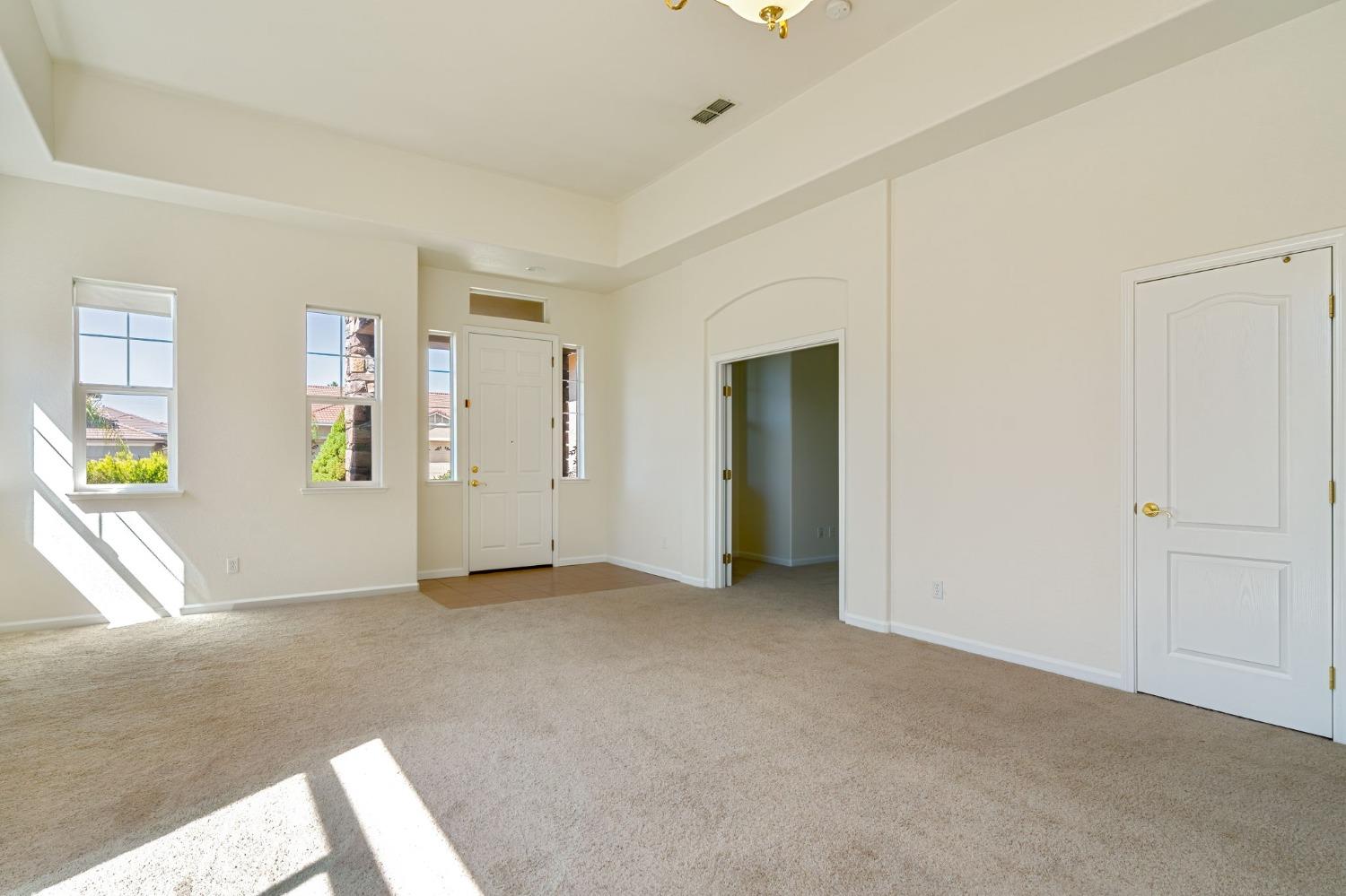 Detail Gallery Image 7 of 42 For 2082 Sebastian Way, Roseville,  CA 95661 - 3 Beds | 2 Baths