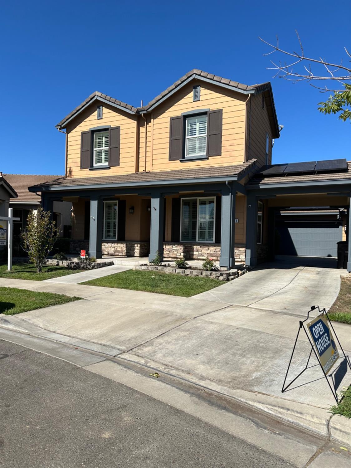 Detail Gallery Image 1 of 25 For 323 Cabernet Dr, Oakdale,  CA 95361 - 5 Beds | 2/1 Baths