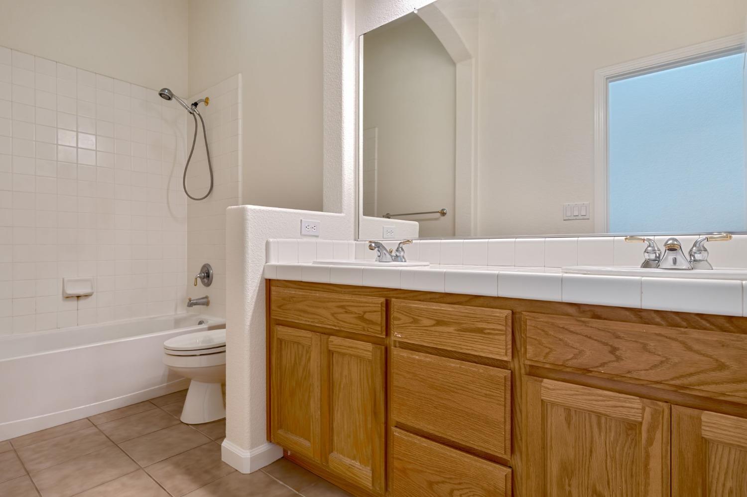 Detail Gallery Image 31 of 42 For 2082 Sebastian Way, Roseville,  CA 95661 - 3 Beds | 2 Baths