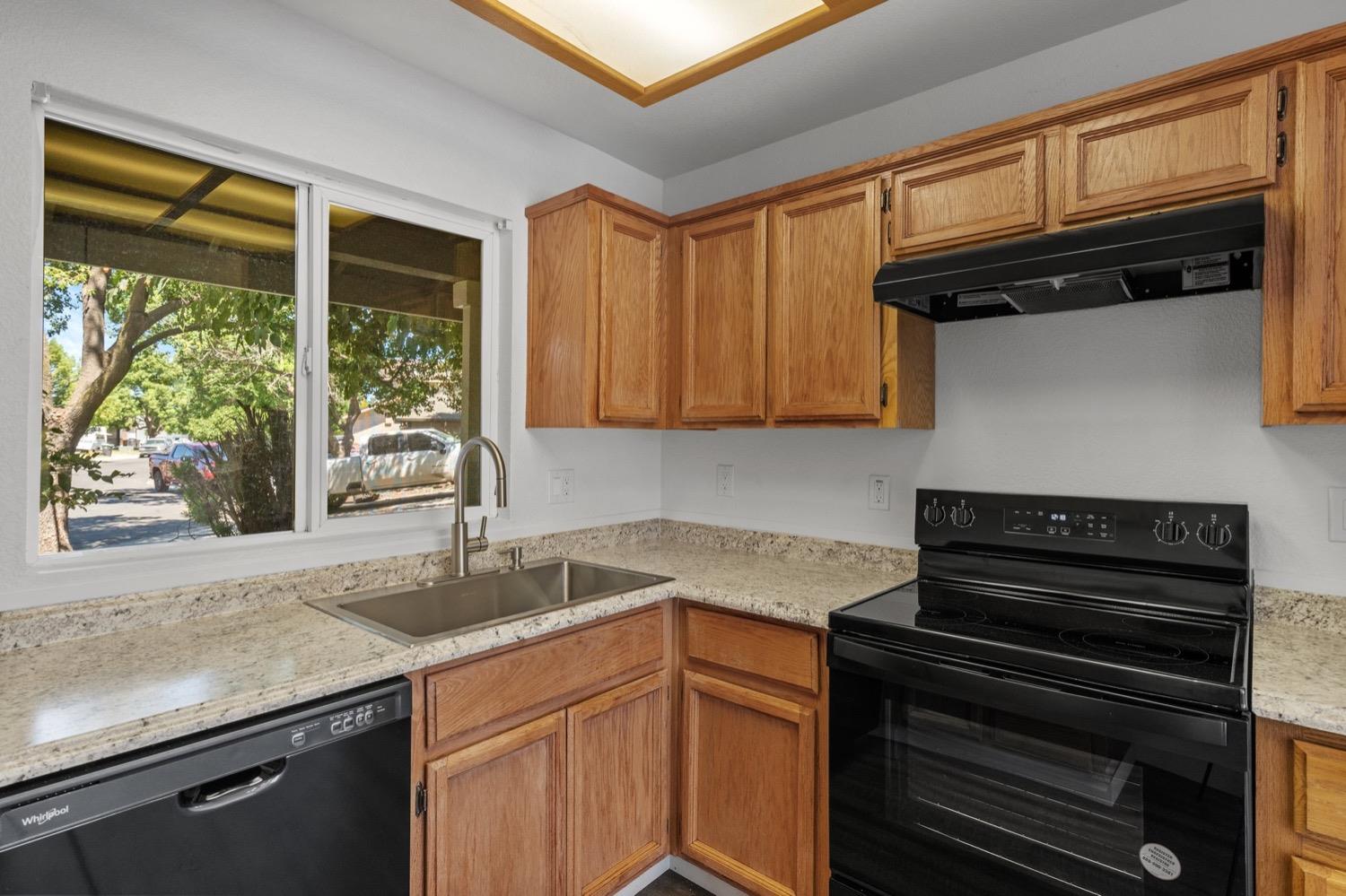 Detail Gallery Image 9 of 22 For 2164 Sugar Creek Ct, Stockton,  CA 95206 - 2 Beds | 1 Baths