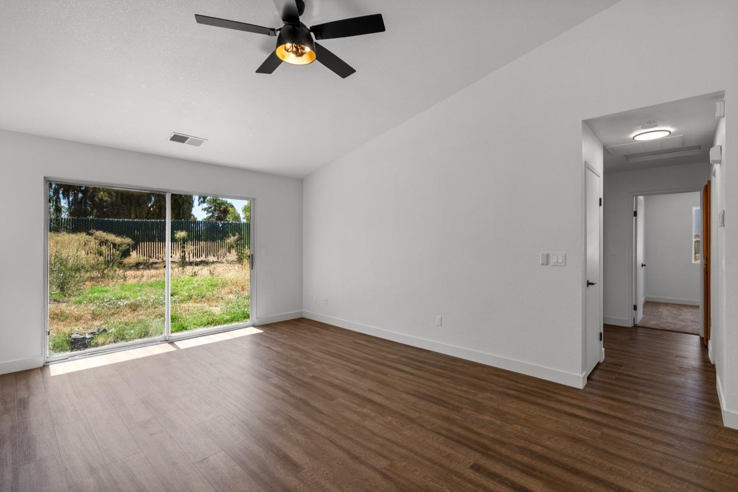 Detail Gallery Image 7 of 22 For 2164 Sugar Creek Ct, Stockton,  CA 95206 - 2 Beds | 1 Baths