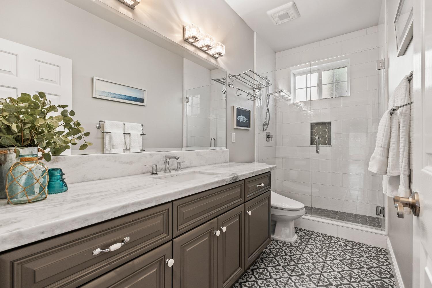 Detail Gallery Image 18 of 91 For 23895 Lakeview Ct, Auburn,  CA 95602 - 5 Beds | 3/1 Baths