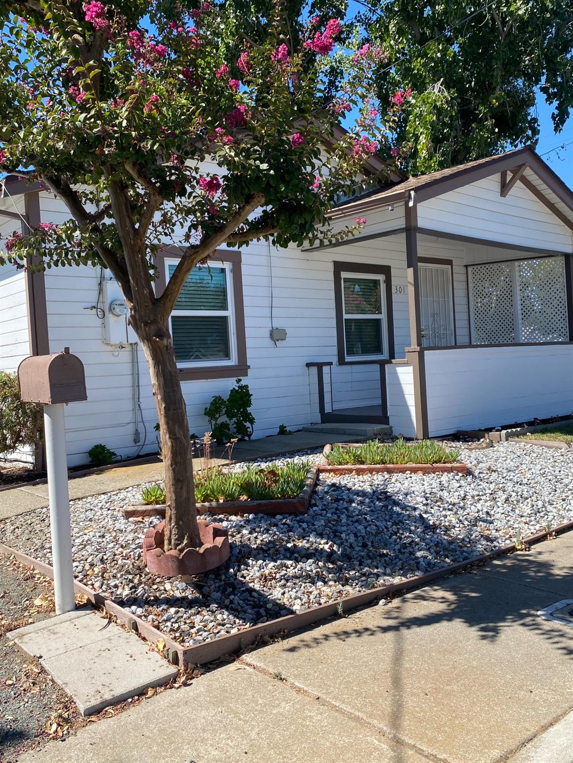 Detail Gallery Image 1 of 18 For 301 E Ruby St, Oakley,  CA 94561 - 2 Beds | 1 Baths