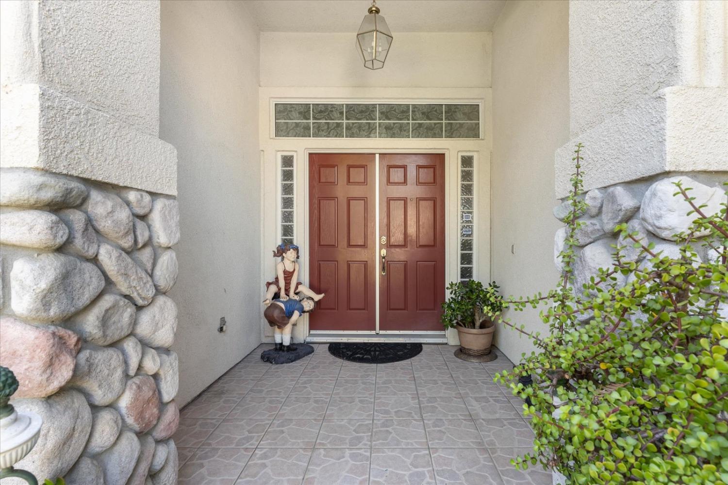 Detail Gallery Image 5 of 84 For 10325 Oak Shores Ct, Stockton,  CA 95209 - 4 Beds | 2/1 Baths