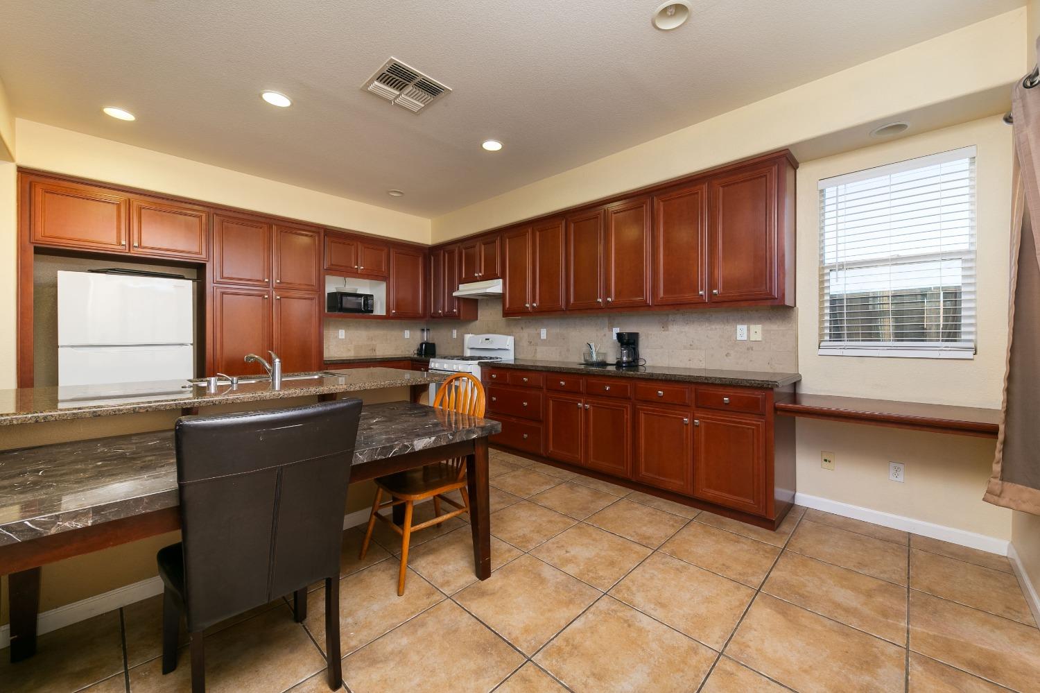 Detail Gallery Image 12 of 43 For 536 Lake Park Ct, Oakley,  CA 94561 - 4 Beds | 2 Baths