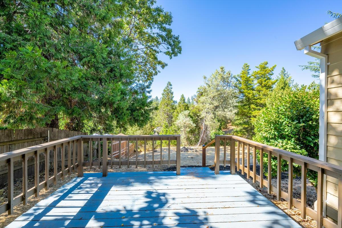 Detail Gallery Image 5 of 40 For 875 Hillcrest St, Placerville,  CA 95667 - 3 Beds | 2 Baths