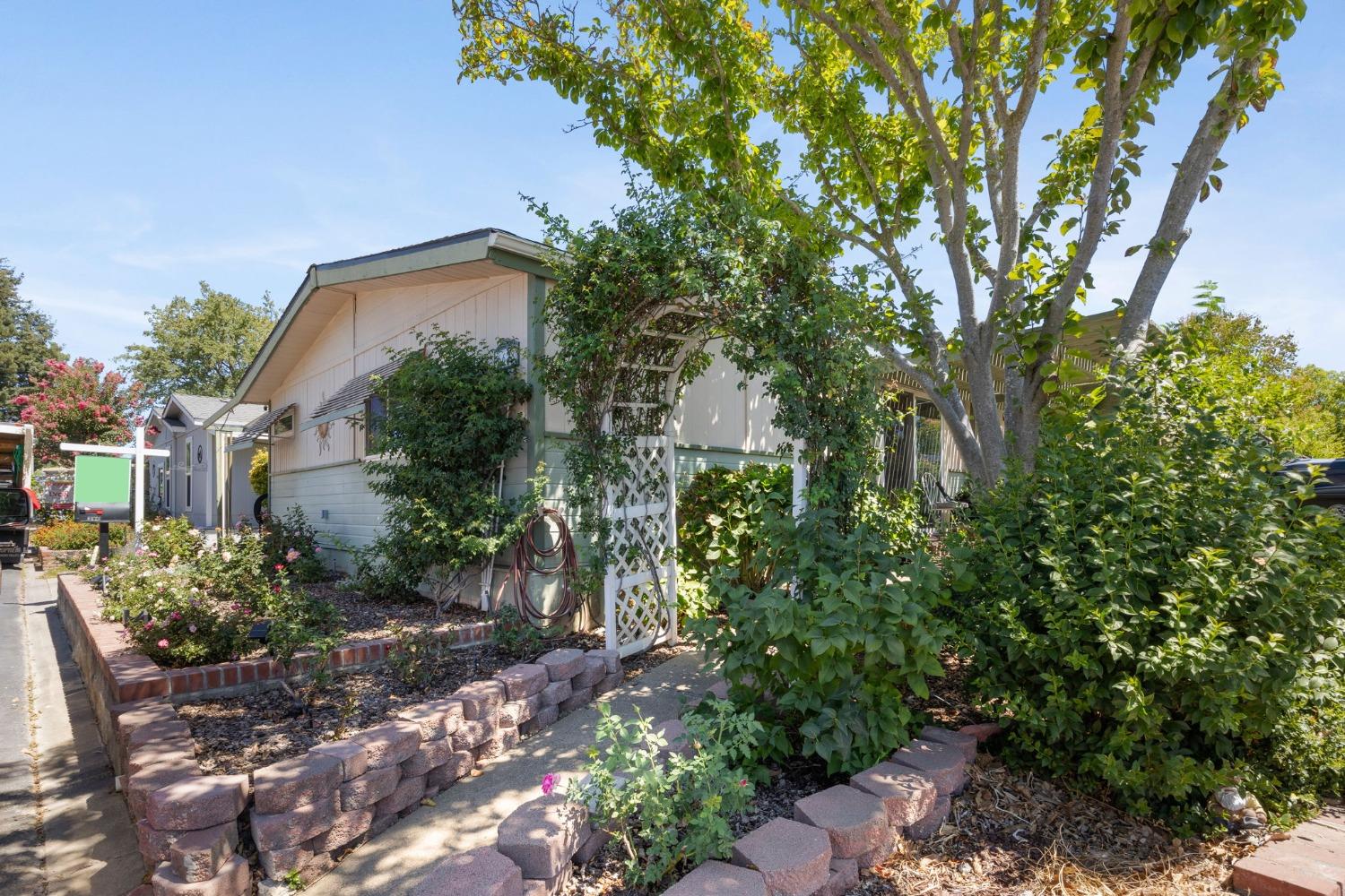 Detail Gallery Image 2 of 38 For 6628 Grosse Point Ct 608, Citrus Heights,  CA 95621 - 3 Beds | 2 Baths