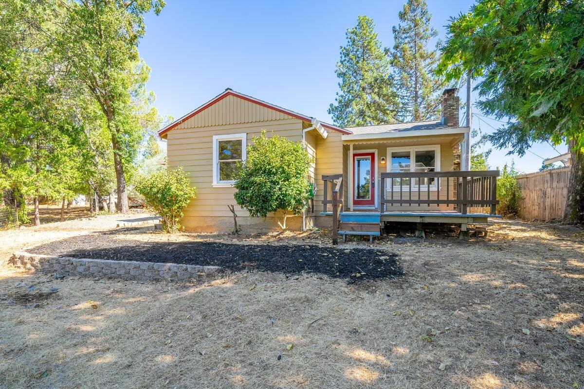 Detail Gallery Image 1 of 40 For 875 Hillcrest St, Placerville,  CA 95667 - 3 Beds | 2 Baths