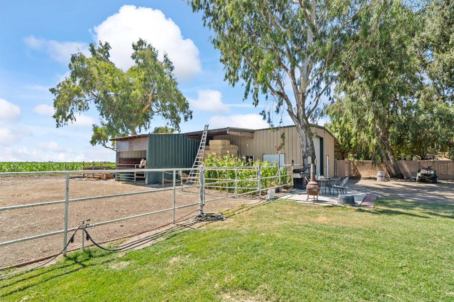 Detail Gallery Image 5 of 31 For 1156 Critchett Rd, Tracy,  CA 95304 - 2 Beds | 1/1 Baths