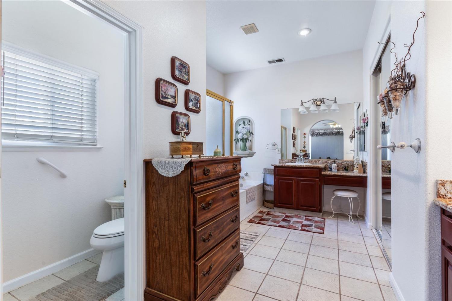 Detail Gallery Image 24 of 84 For 10325 Oak Shores Ct, Stockton,  CA 95209 - 4 Beds | 2/1 Baths