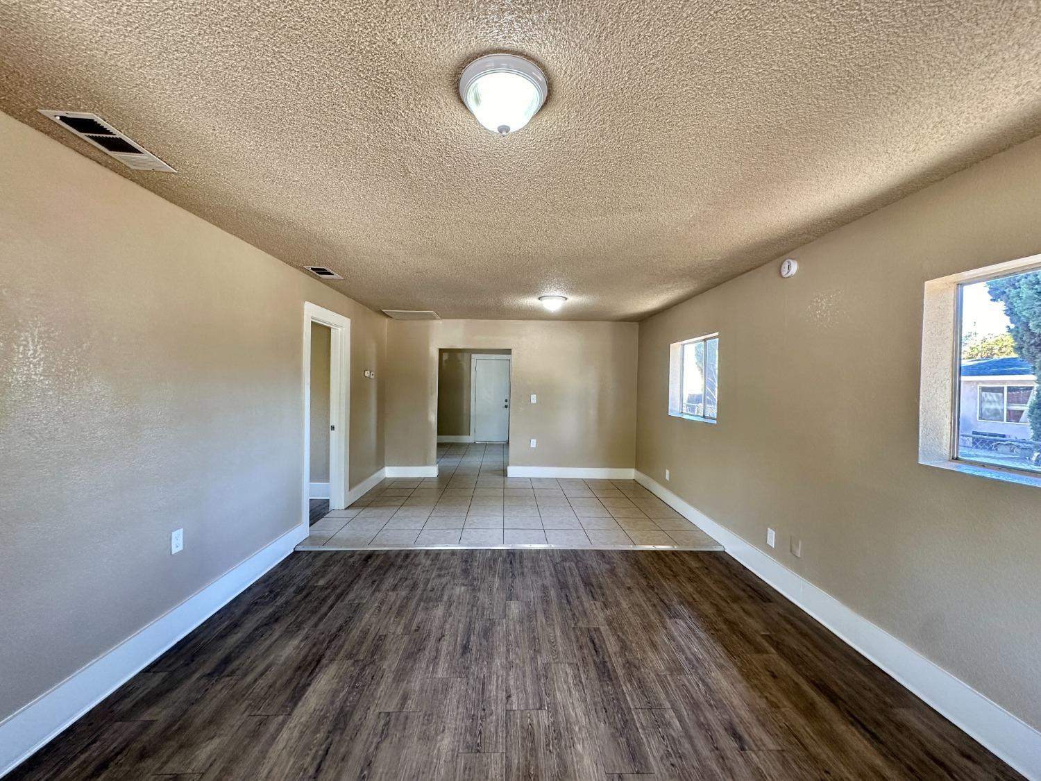 Detail Gallery Image 5 of 21 For 1611 S Hazelwood Blvd, Fresno,  CA 93702 - 3 Beds | 1 Baths