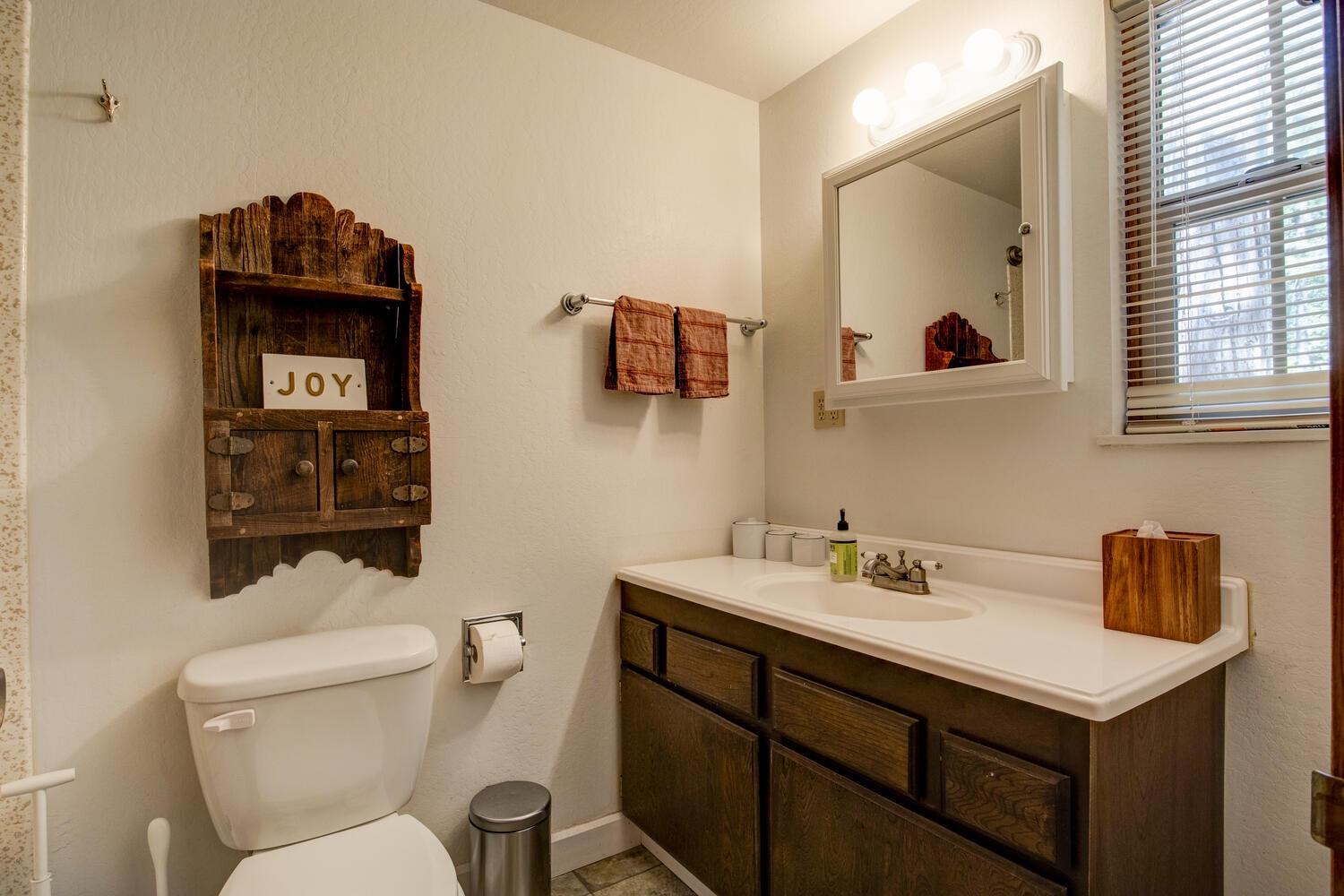 Detail Gallery Image 6 of 74 For 2060 Baywood View, Arnold,  CA 95223 - 3 Beds | 2 Baths