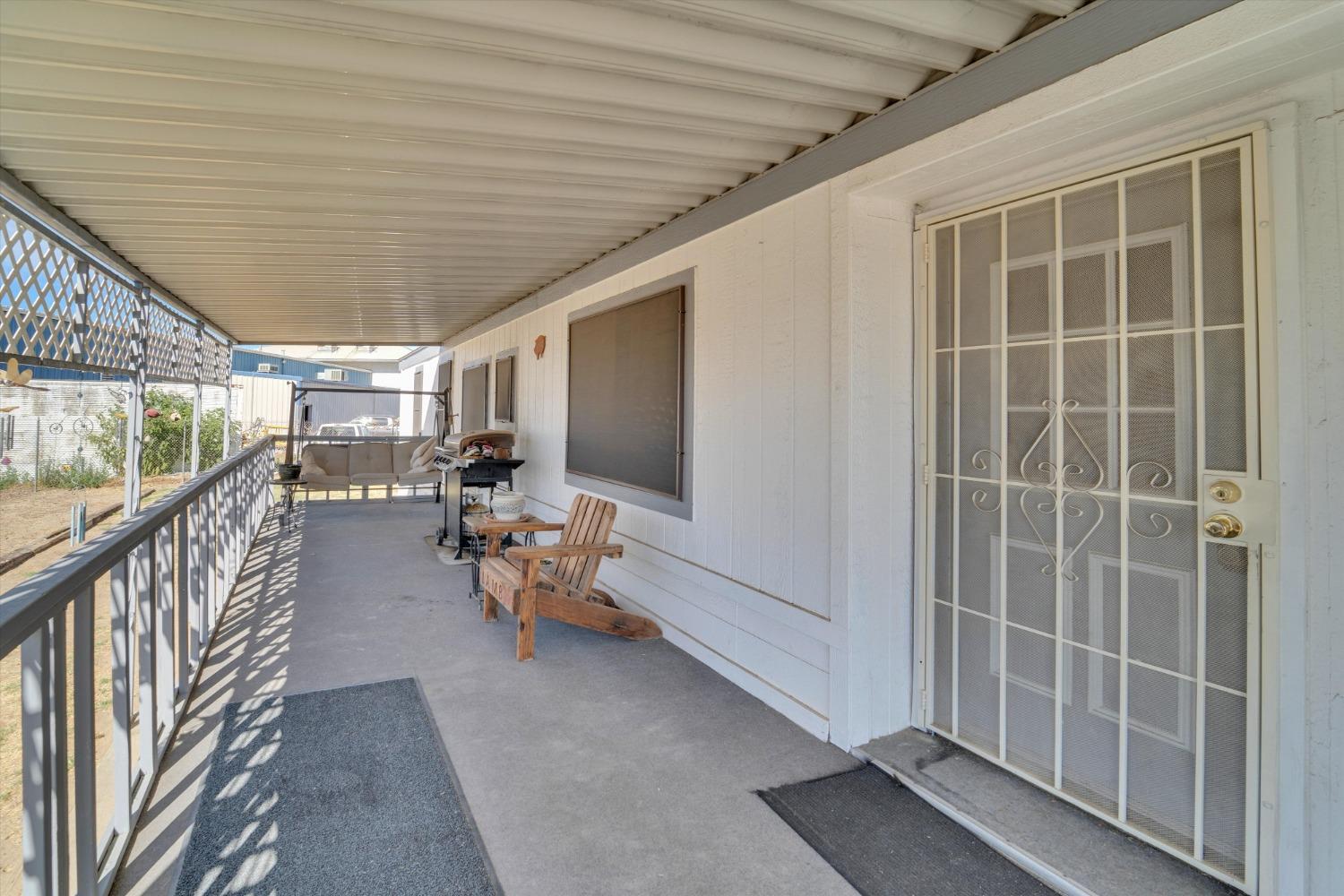 Detail Gallery Image 9 of 17 For 4812 Esmar Rd 2, Ceres,  CA 95307 - 2 Beds | 2 Baths