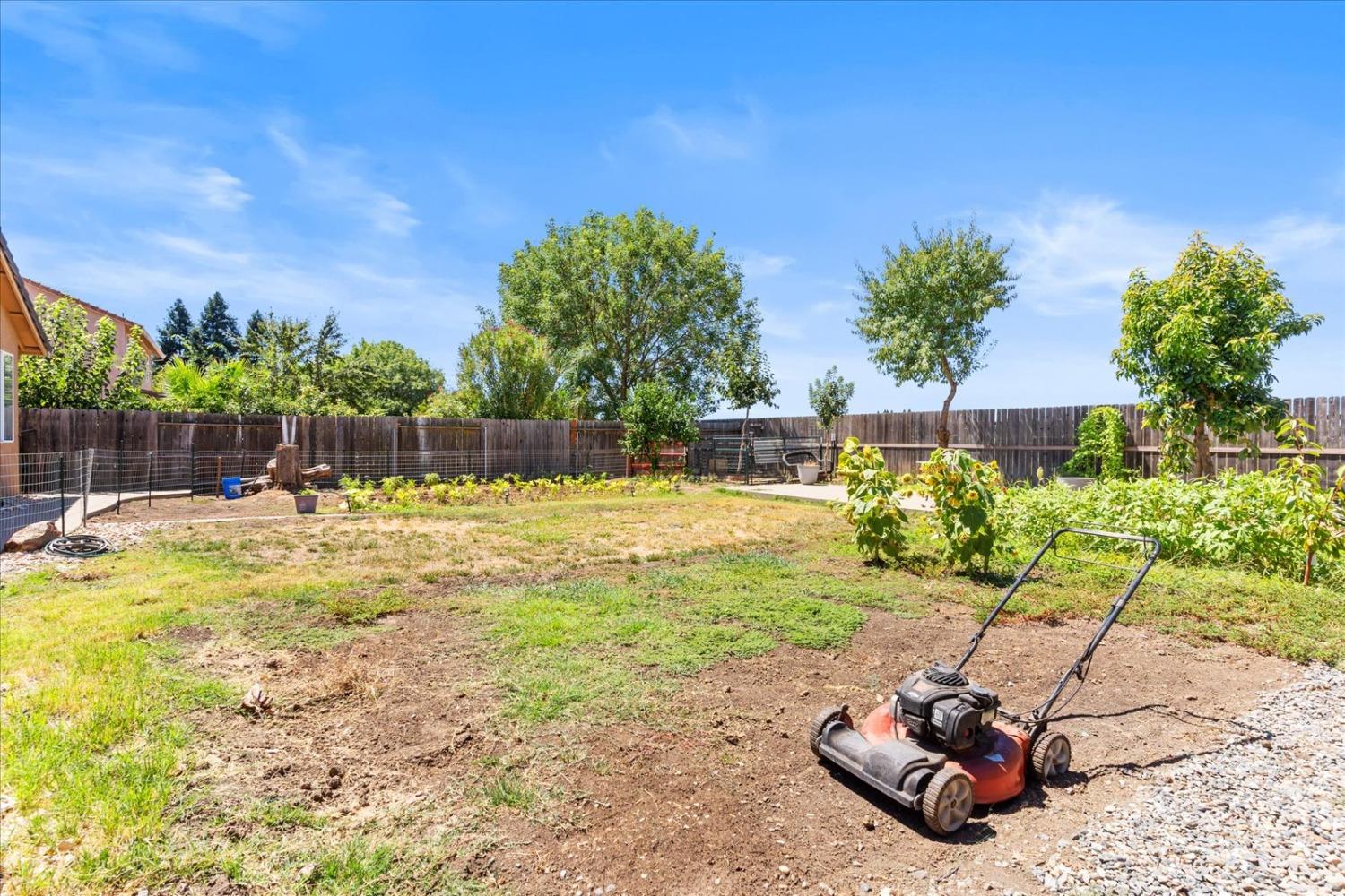 Detail Gallery Image 54 of 71 For 2562 Emerald Dr, Yuba City,  CA 95991 - 4 Beds | 3 Baths