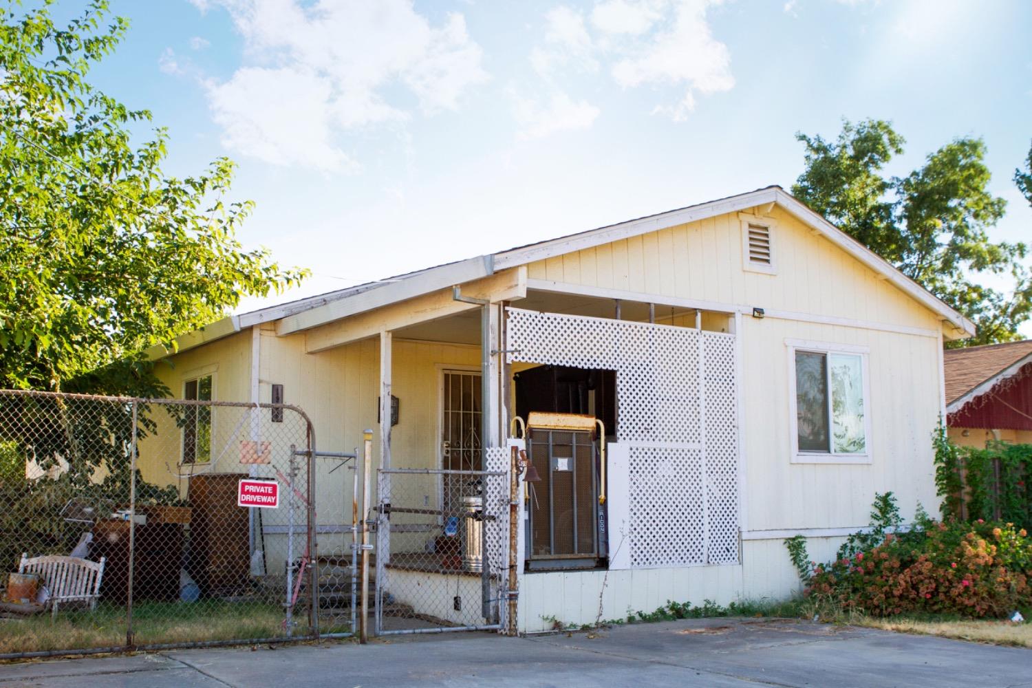 Chapman Avenue, Olivehurst, California image 3