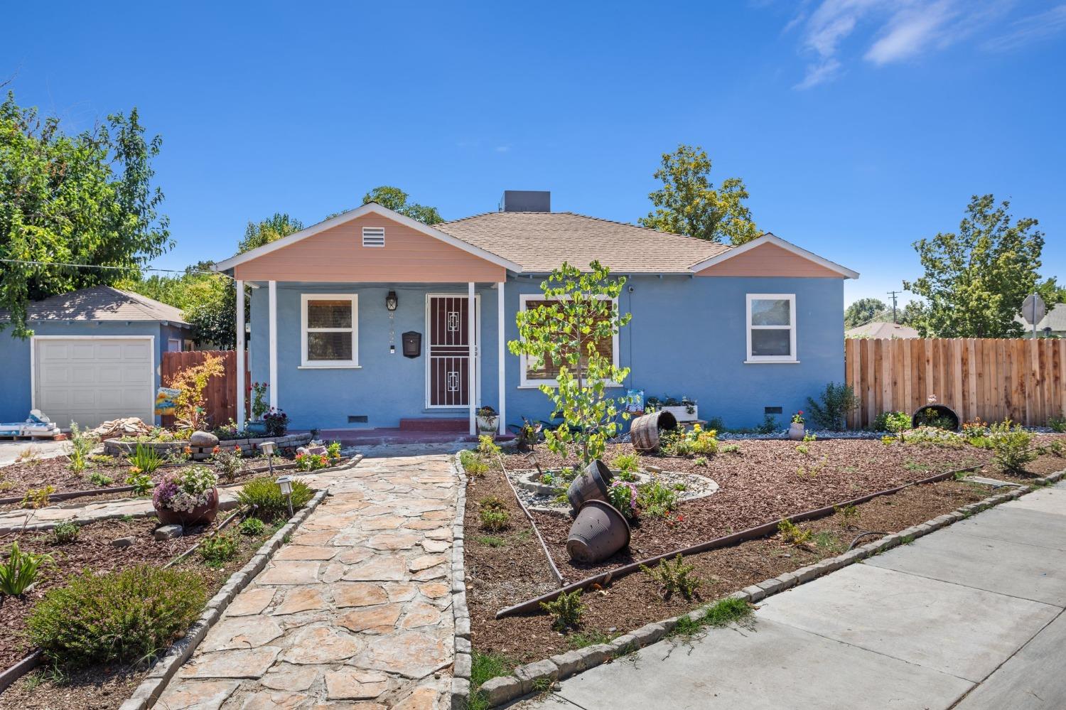 Detail Gallery Image 1 of 1 For 2332 Traction Ave, Sacramento,  CA 95815 - 3 Beds | 1 Baths