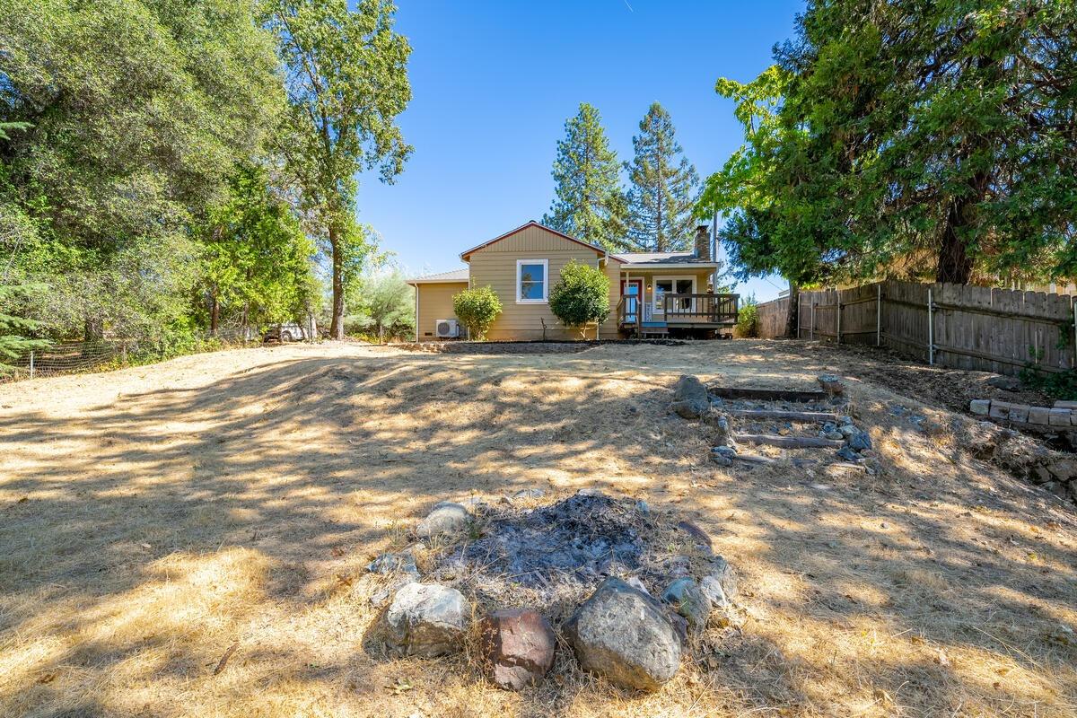 Detail Gallery Image 4 of 40 For 875 Hillcrest St, Placerville,  CA 95667 - 3 Beds | 2 Baths